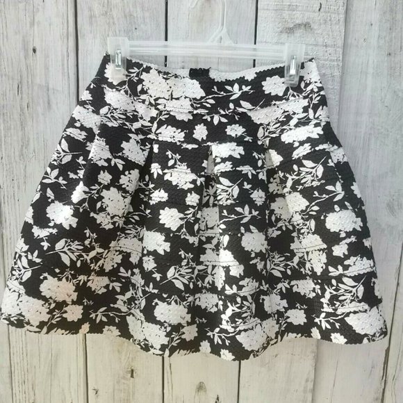 Soprano SMALL floral pleated stretch flare skirt - Picture 1 of 8